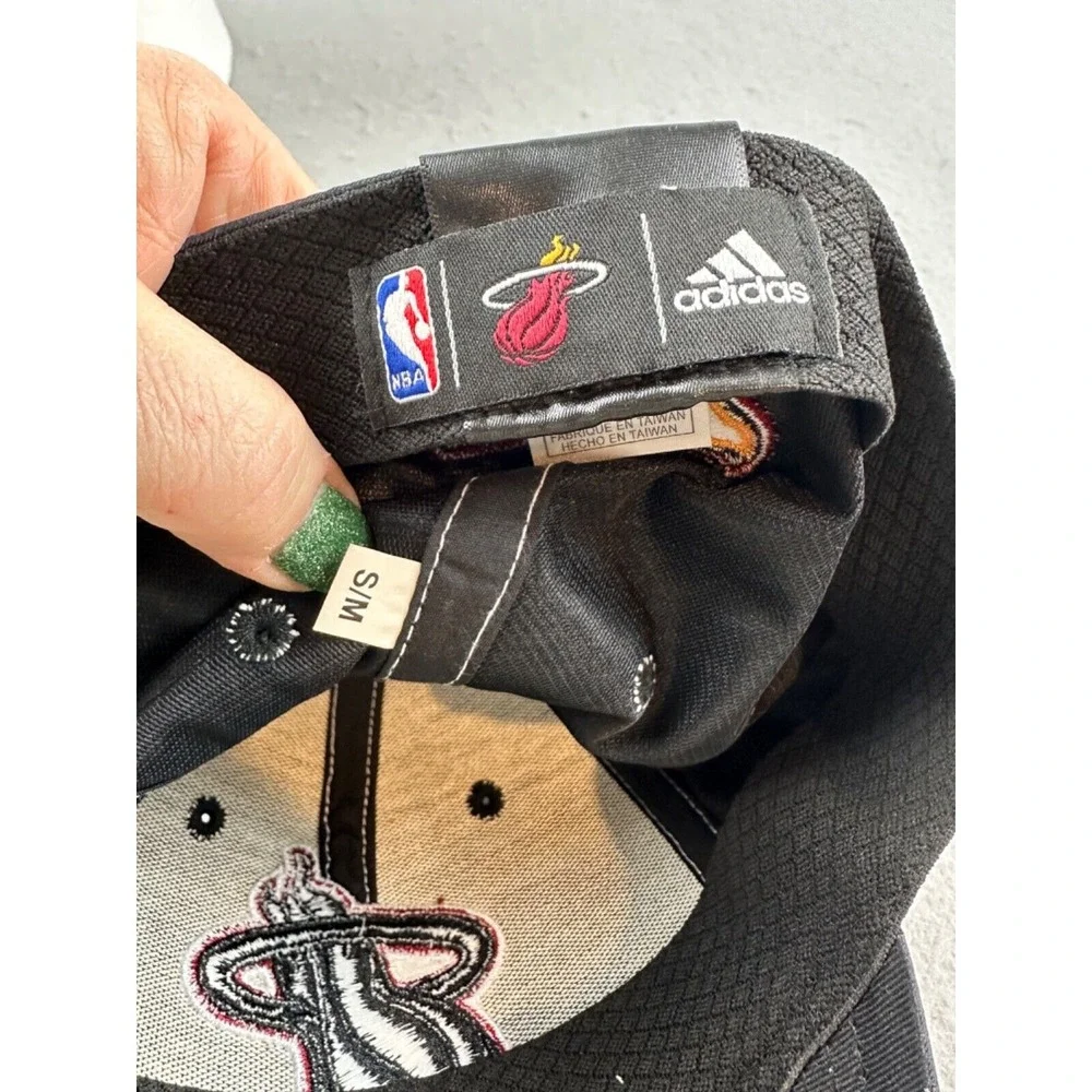 NEW! Adidas NBA Miami Heat Black Color Pop SuperFlex S/M Hat‎
